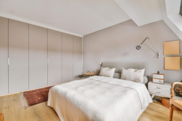 Custom-made closet in a bedroom